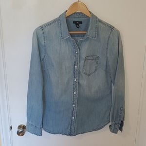 XS Gap Denim Button Down Shirt